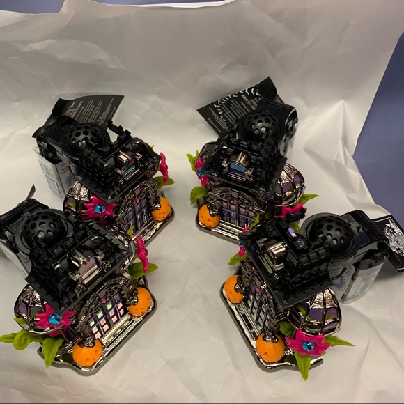 New Bath and body Works Halloween Wallflowers Plug in - Picture 6 of 12